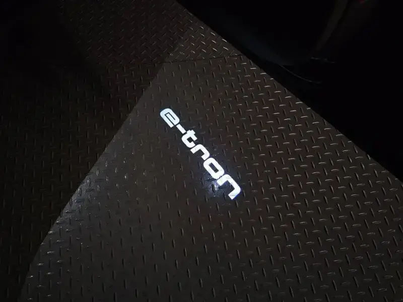 2021 Audi e-tron с пробегом 109 500 км
