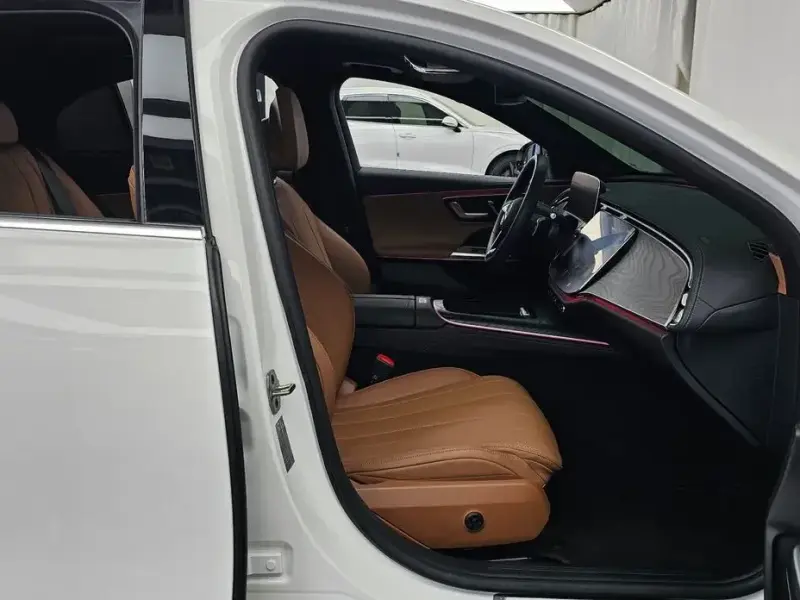 2025 Mercedes-Benz E-Класс с пробегом 16 330 км