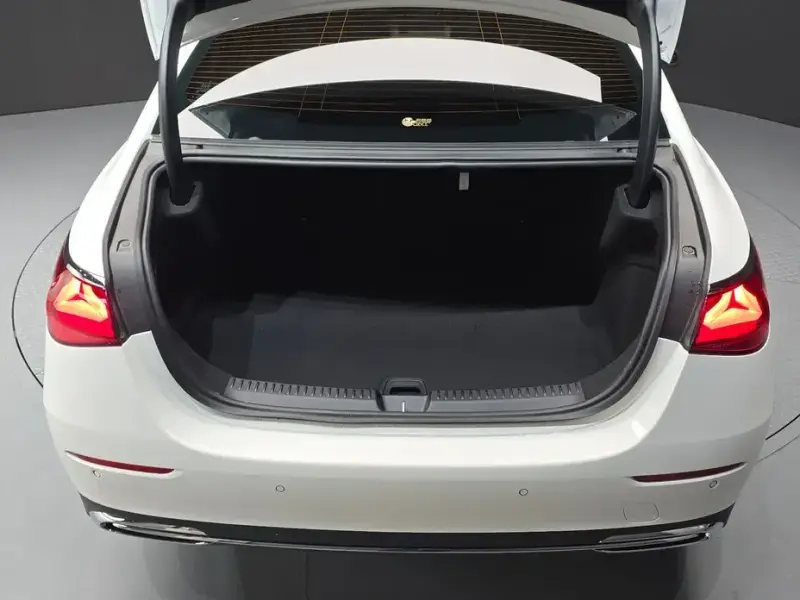 2025 Mercedes-Benz E-Класс с пробегом 1 817 км