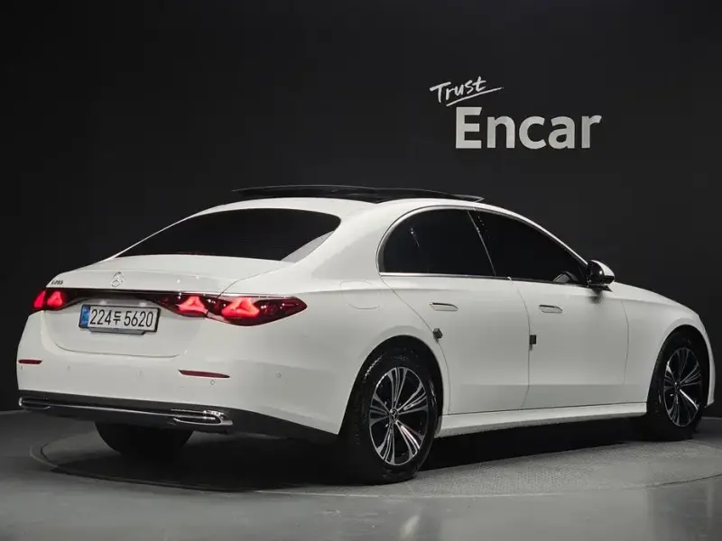 2025 Mercedes-Benz E-Класс с пробегом 15 894 км