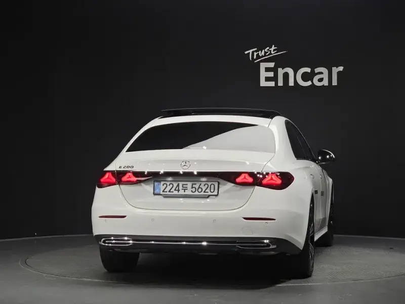 2025 Mercedes-Benz E-Класс с пробегом 15 894 км