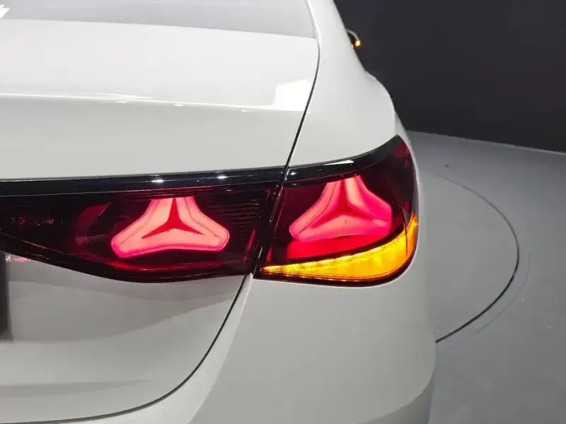 2025 Mercedes-Benz E-Класс с пробегом 15 894 км