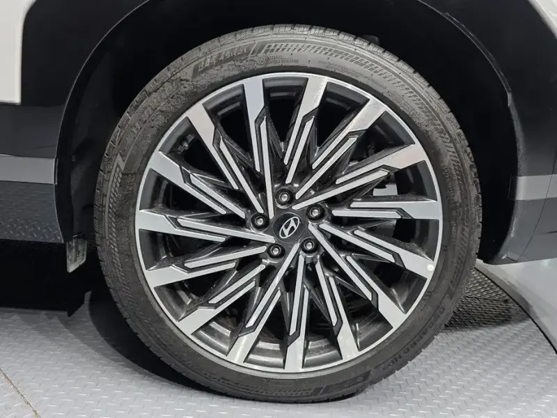 2024 Hyundai Santa Fe с пробегом 12 896 км