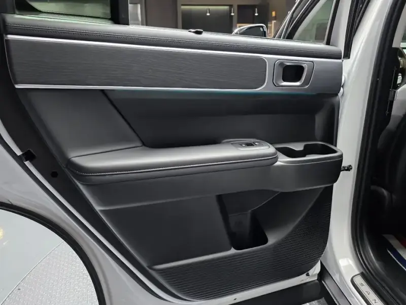 2024 Hyundai Santa Fe с пробегом 12 896 км