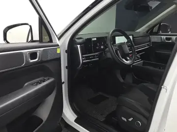 2025 Hyundai Santa Fe с пробегом 13 734 км