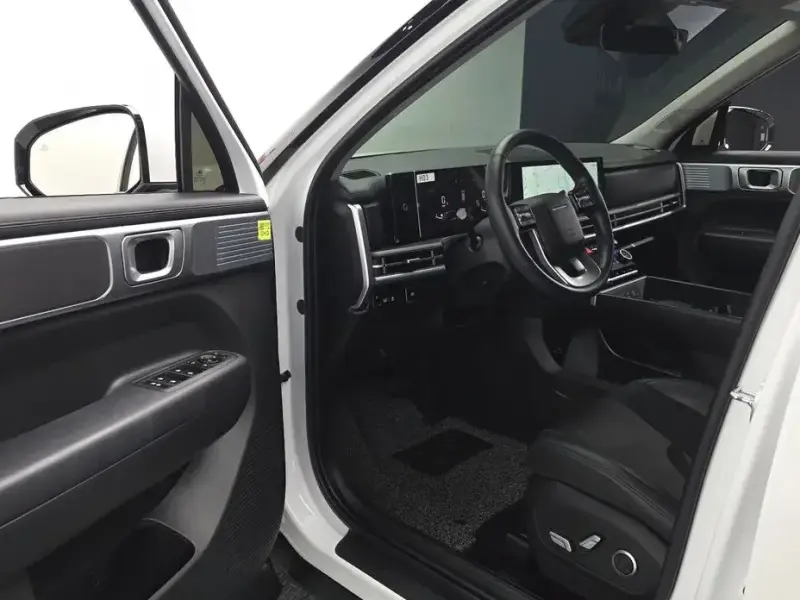 2025 Hyundai Santa Fe с пробегом 13 734 км