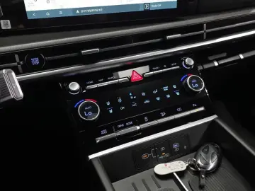 2025 Hyundai Santa Fe с пробегом 13 734 км