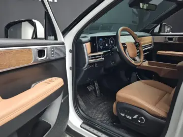 2025 Hyundai Santa Fe с пробегом 10 707 км