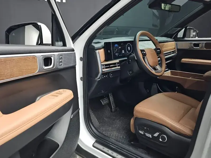 2025 Hyundai Santa Fe с пробегом 10 707 км