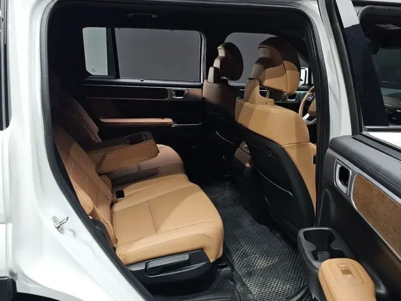 2025 Hyundai Santa Fe с пробегом 10 707 км