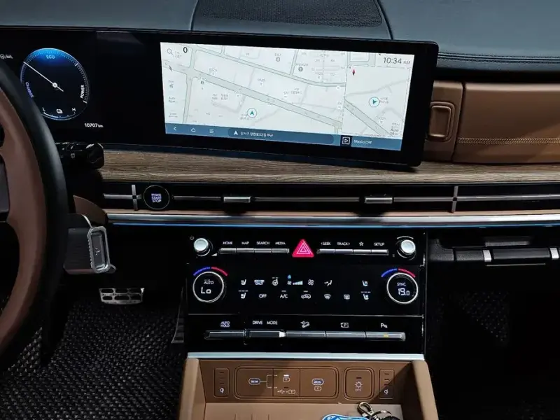 2025 Hyundai Santa Fe с пробегом 10 707 км