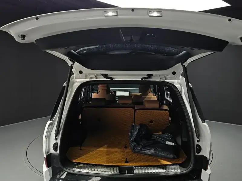 2025 Hyundai Santa Fe с пробегом 10 707 км