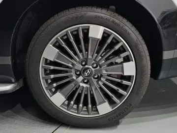 2025 Hyundai Santa Fe с пробегом 10 707 км