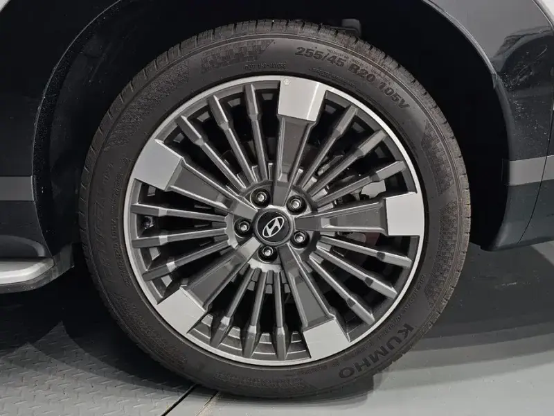 2025 Hyundai Santa Fe с пробегом 10 707 км