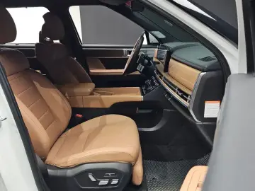 2025 Hyundai Santa Fe с пробегом 10 707 км