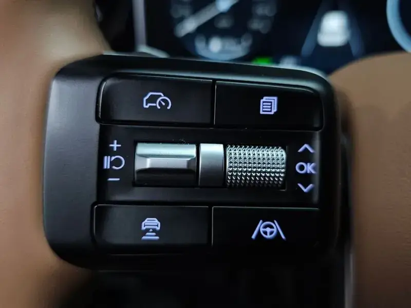 2025 Hyundai Santa Fe с пробегом 10 707 км