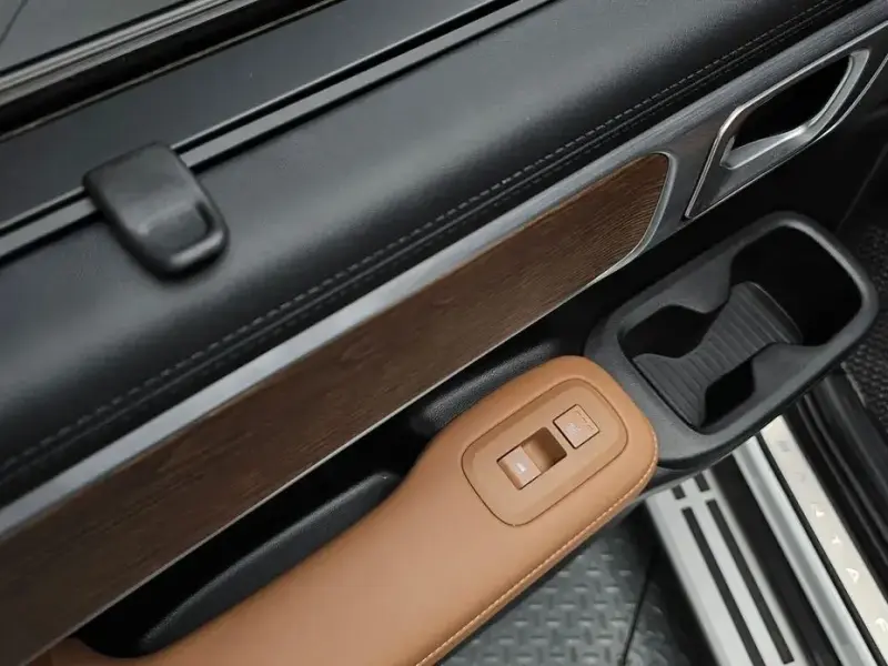 2025 Hyundai Santa Fe с пробегом 10 707 км