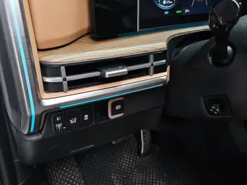2025 Hyundai Santa Fe с пробегом 10 707 км