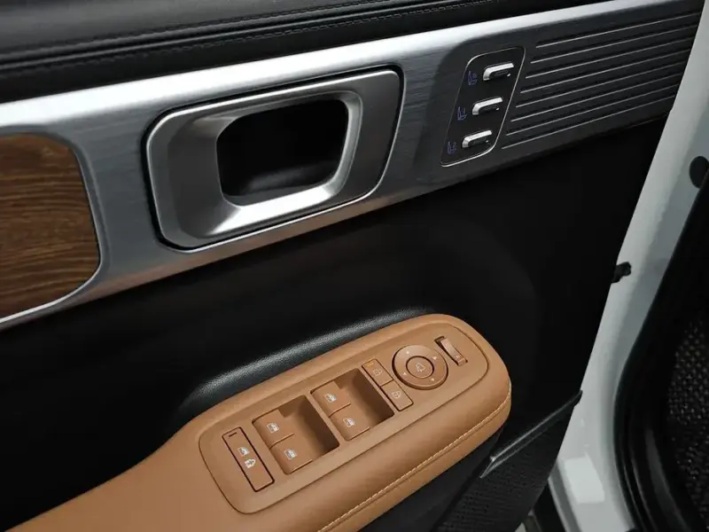 2025 Hyundai Santa Fe с пробегом 10 707 км