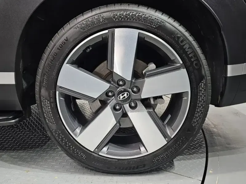 2025 Hyundai Santa Fe с пробегом 19 090 км