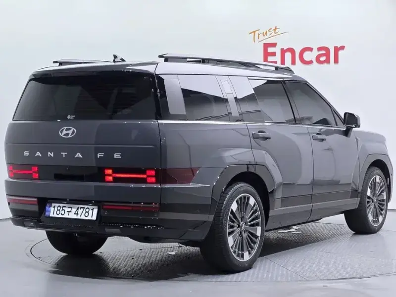 2025 Hyundai Santa Fe с пробегом 17 718 км