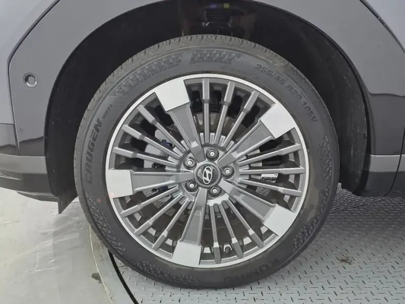2025 Hyundai Santa Fe с пробегом 17 718 км