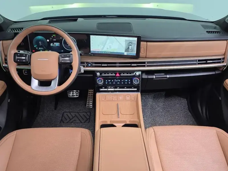 2025 Hyundai Santa Fe с пробегом 17 718 км