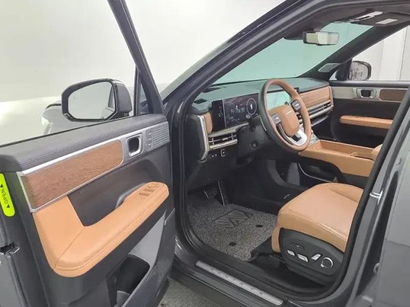 2025 Hyundai Santa Fe с пробегом 17 718 км