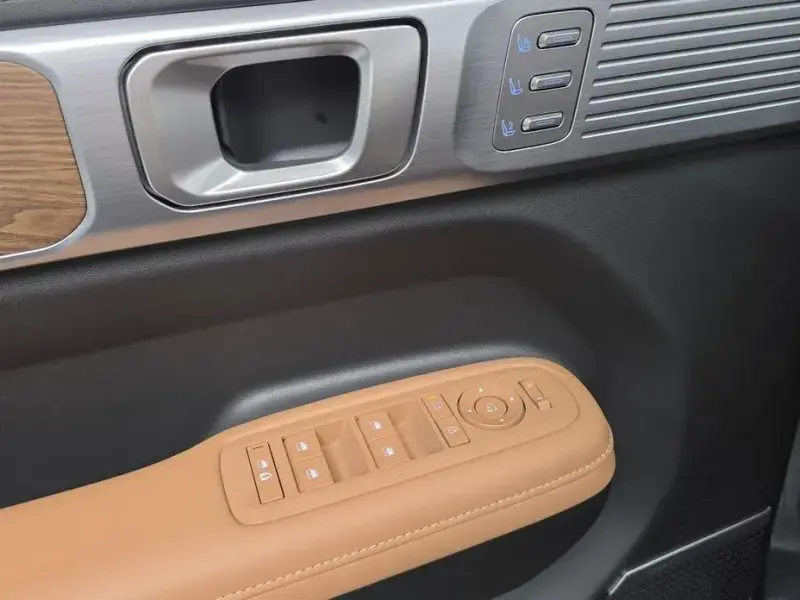 2025 Hyundai Santa Fe с пробегом 17 718 км