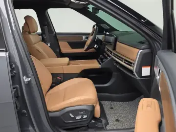 2025 Hyundai Santa Fe с пробегом 17 718 км