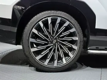 2023 Hyundai Santa Fe с пробегом 9 925 км