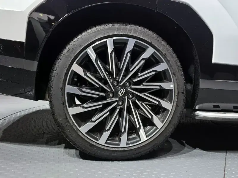 2023 Hyundai Santa Fe с пробегом 9 925 км