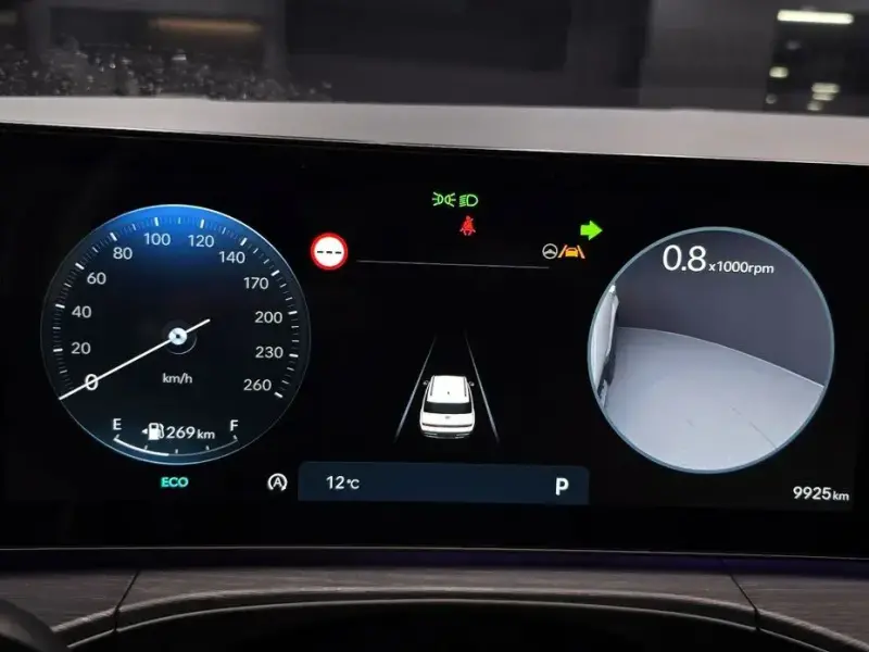 2023 Hyundai Santa Fe с пробегом 9 925 км