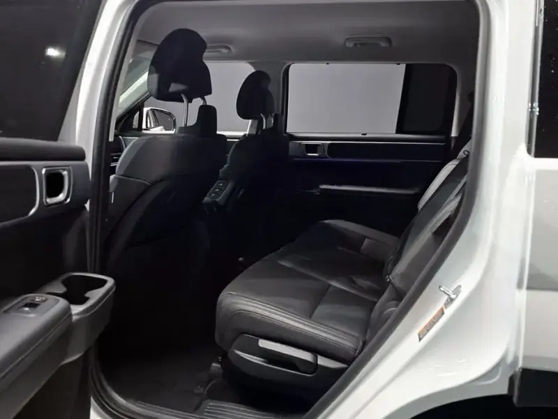 2023 Hyundai Santa Fe с пробегом 9 925 км