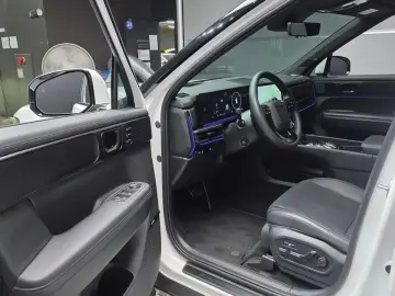 2024 Hyundai Santa Fe с пробегом 13 368 км