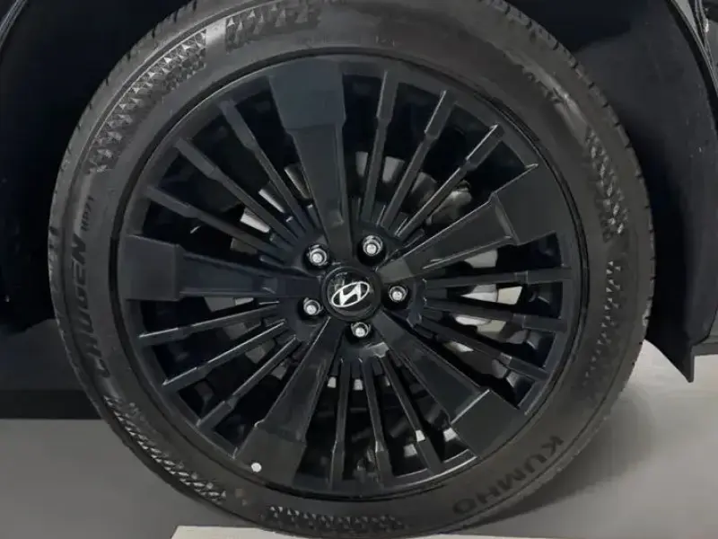 2025 Hyundai Santa Fe с пробегом 18 500 км