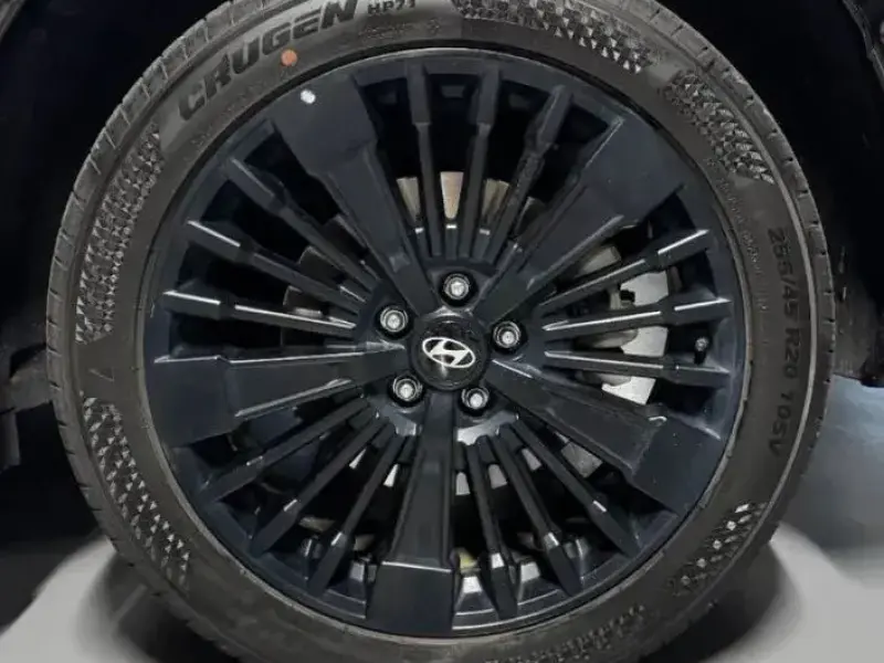 2025 Hyundai Santa Fe с пробегом 18 500 км