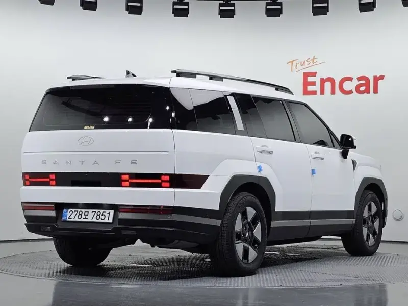 2025 Hyundai Santa Fe с пробегом 6 809 км