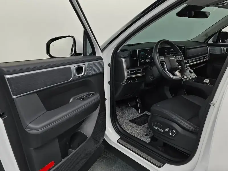 2025 Hyundai Santa Fe с пробегом 6 809 км