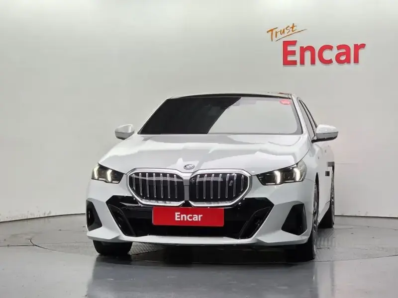 2025 BMW i5 с пробегом 22 724 км
