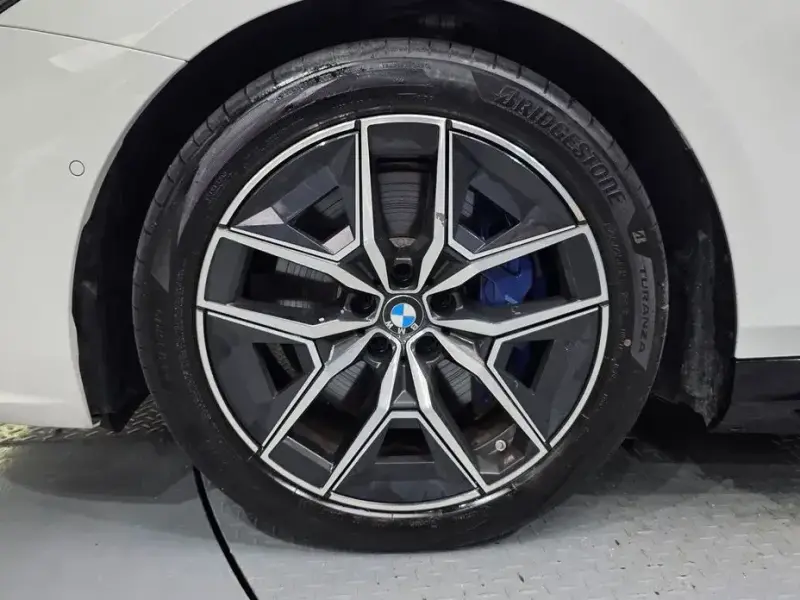2025 BMW i5 с пробегом 22 724 км