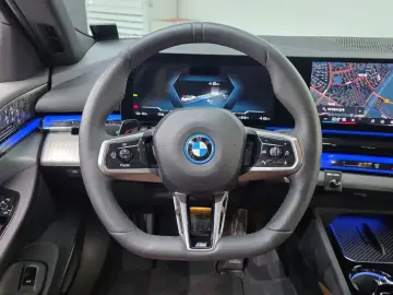2025 BMW i5 с пробегом 22 724 км