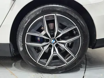 2025 BMW i5 с пробегом 22 724 км