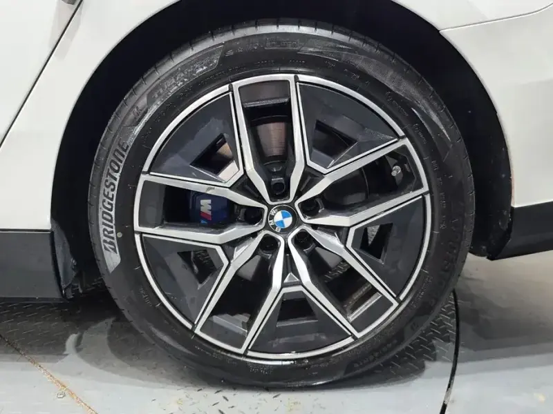 2025 BMW i5 с пробегом 22 724 км