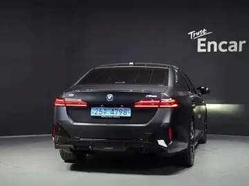 2024 BMW i5 с пробегом 9 601 км