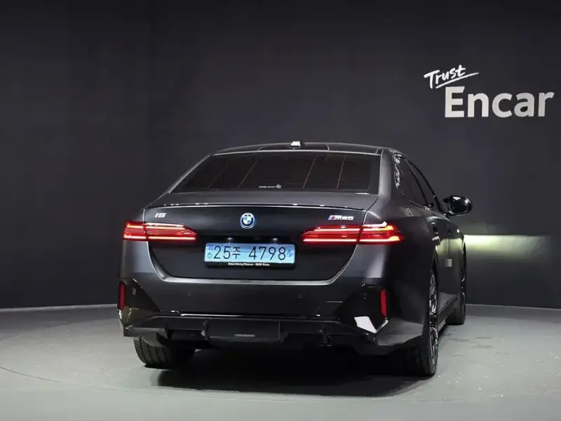 2024 BMW i5 с пробегом 9 601 км