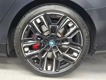 2024 BMW i5 с пробегом 9 601 км