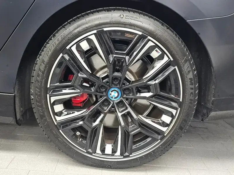 2024 BMW i5 с пробегом 9 601 км