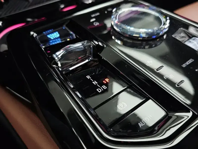 2024 BMW i5 с пробегом 9 601 км