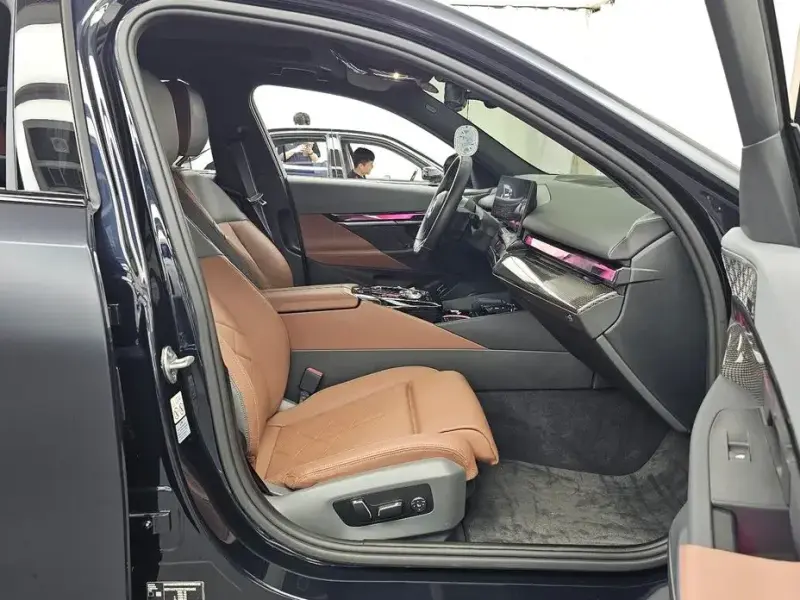 2024 BMW i5 с пробегом 9 601 км